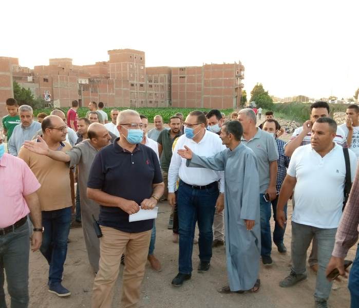 محافظ الشرقية خلال زيارته لقرية ميت ربيعة 5