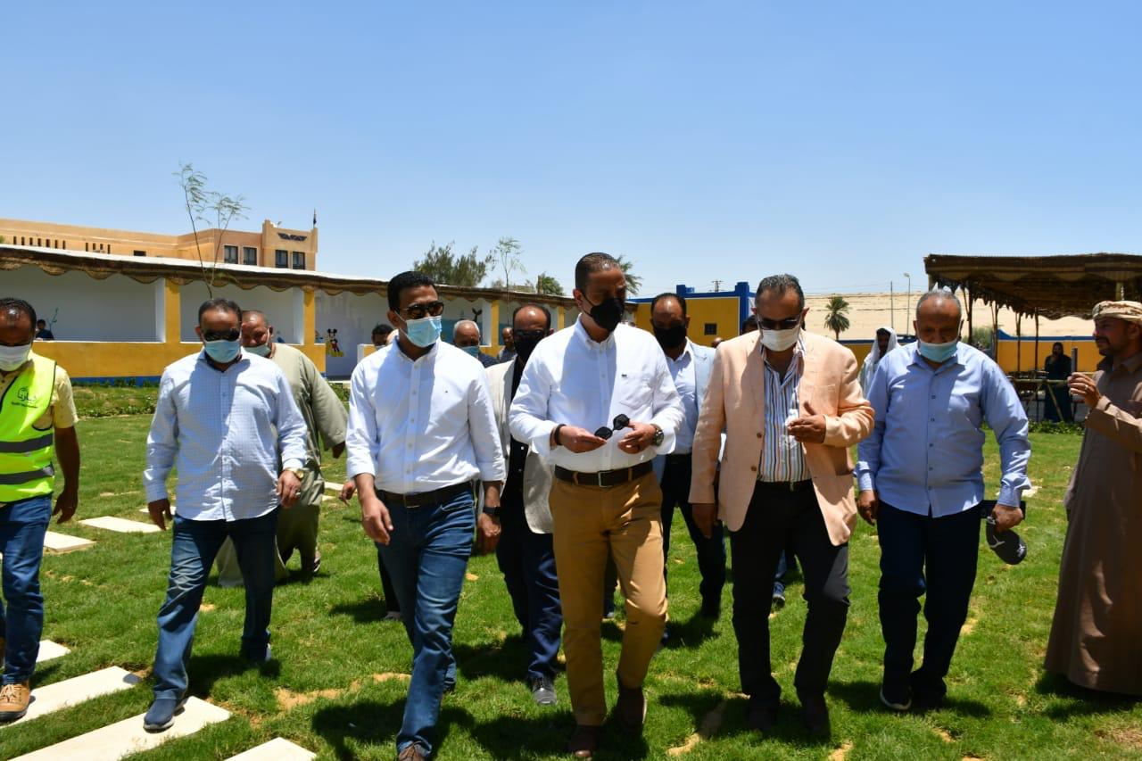 محافظ الفيوم يتفقد أعمال حياة كريمة