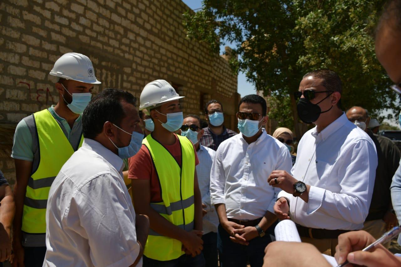 محافظ الفيوم يلتقي أهالي قرى يوسف الصديق