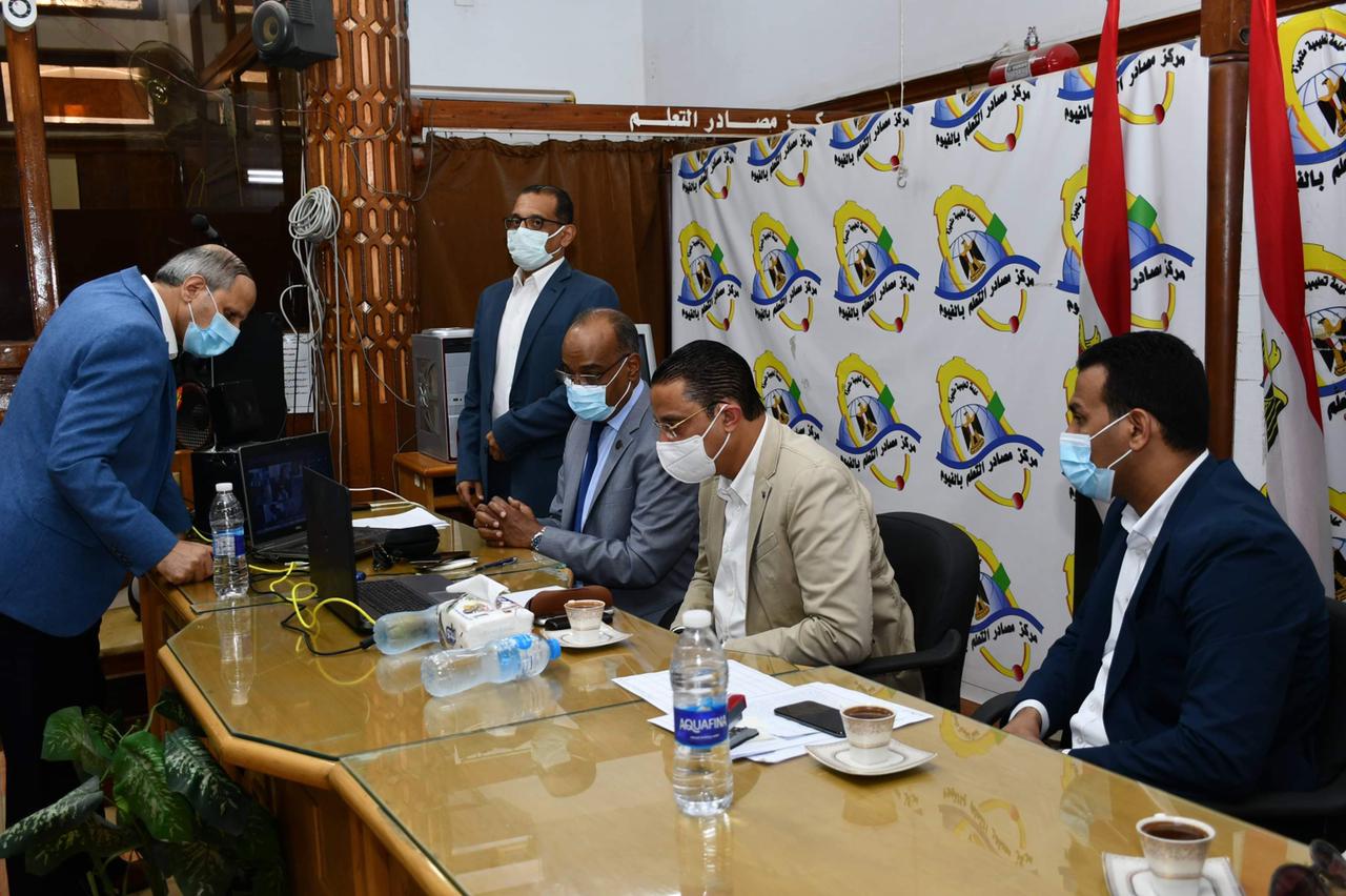 محافظ الفيوم يتفقد غرفة عمليات الامتحانات بمديرية التربية والتعليم