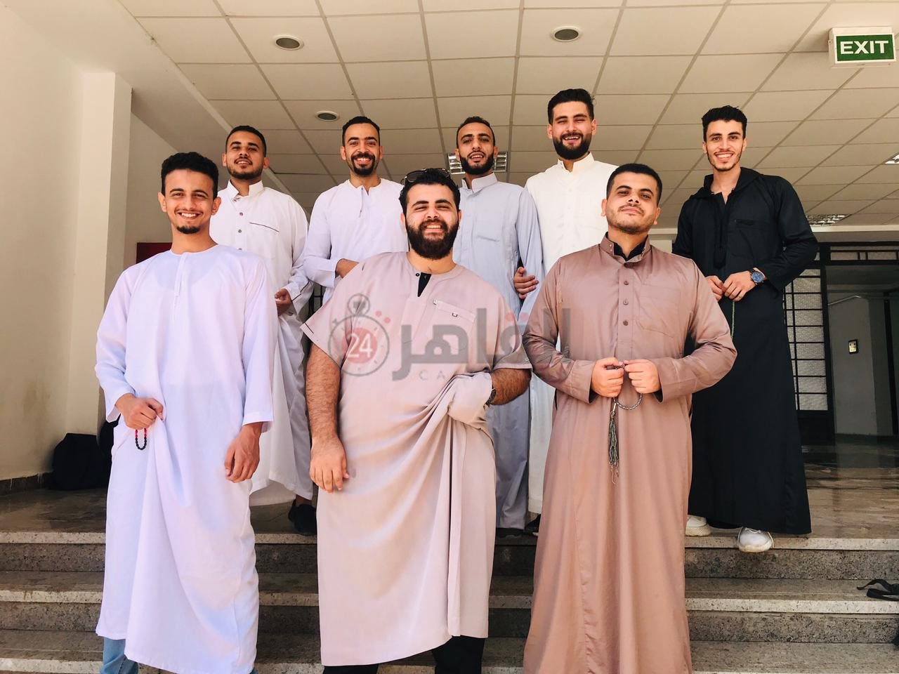 طلاب الفرقة الرابعة بكلية الطب البيطري جامعة دمنهور 