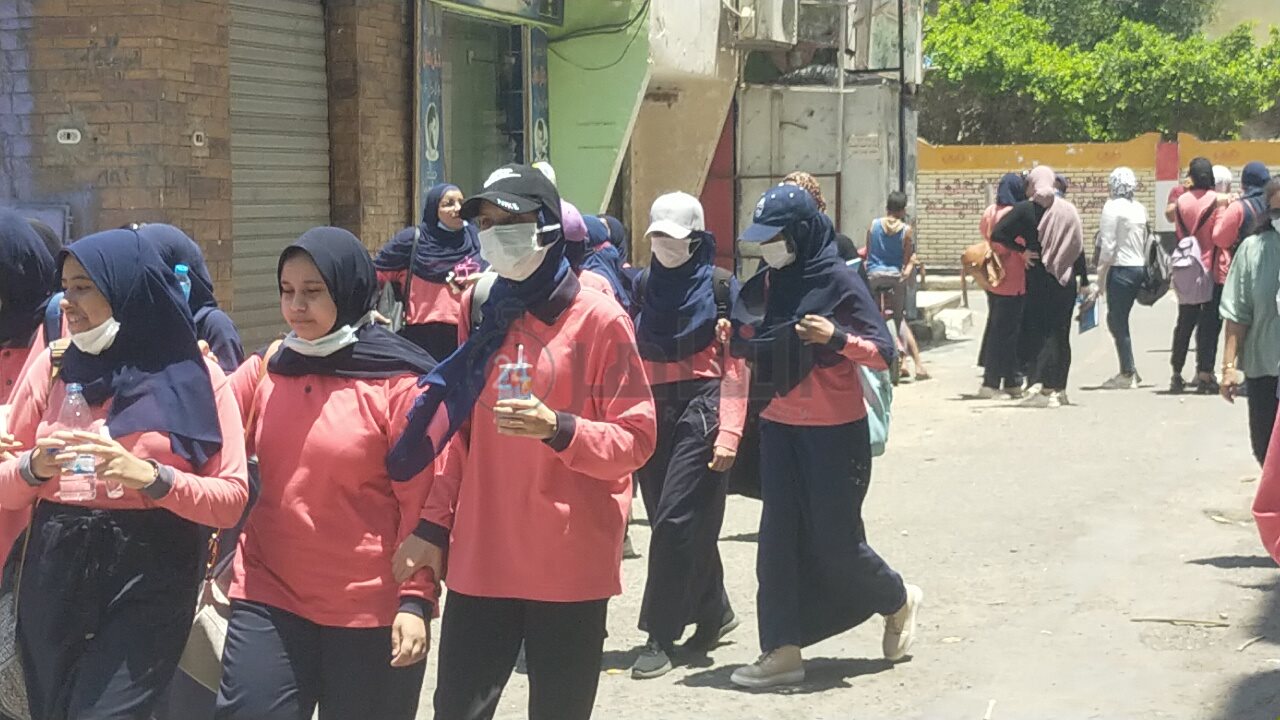 فرحة بين طلاب الثانوية في الغردقة 