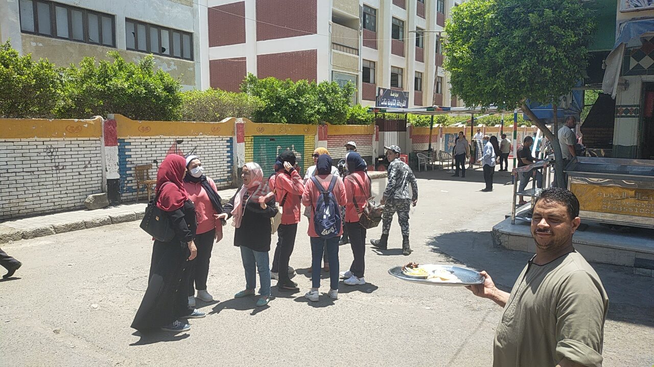 فرحة بين طلاب الثانوية في الغردقة 