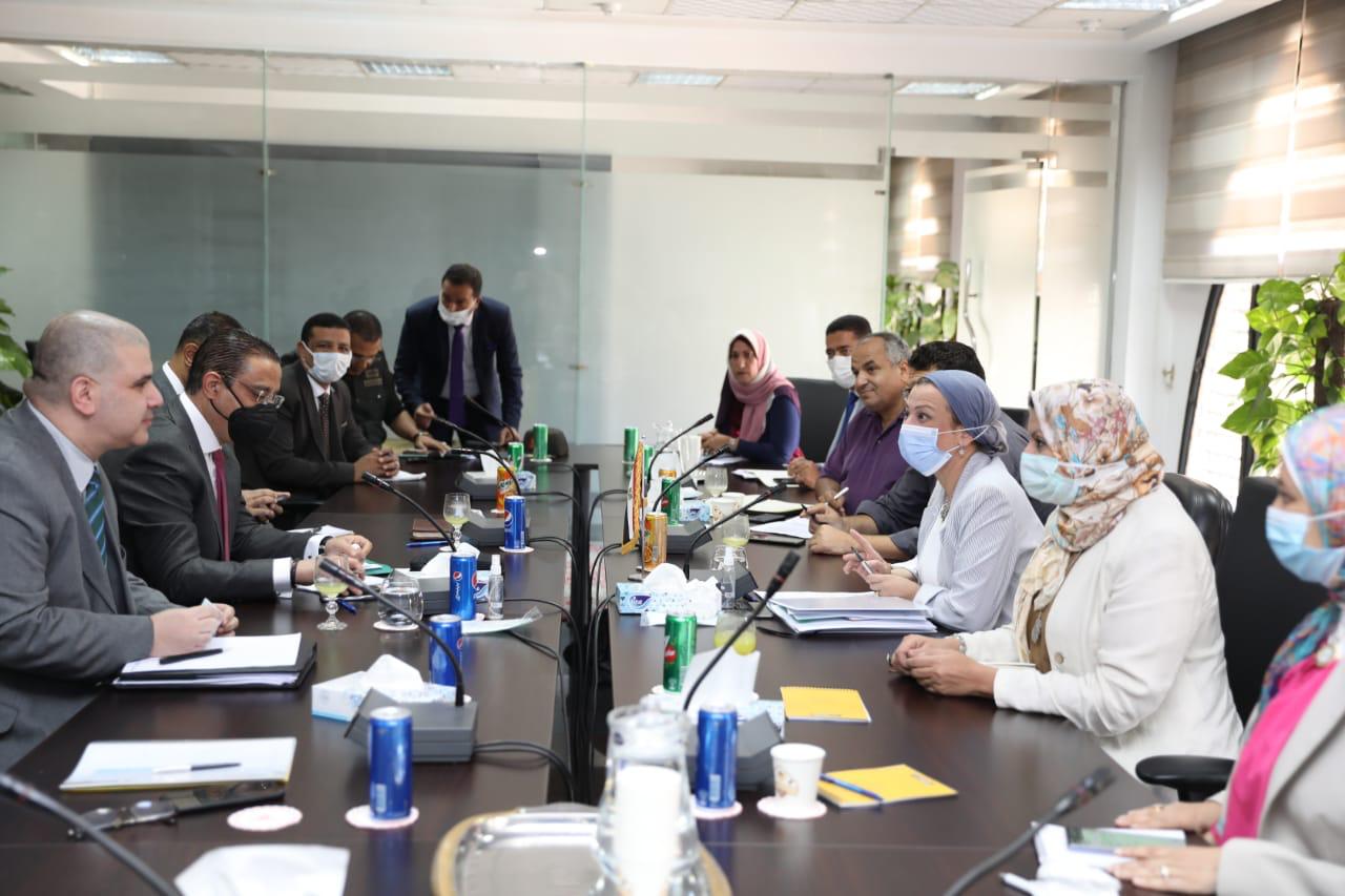 وزيرة البيئة تستقبل محافظ الفيوم