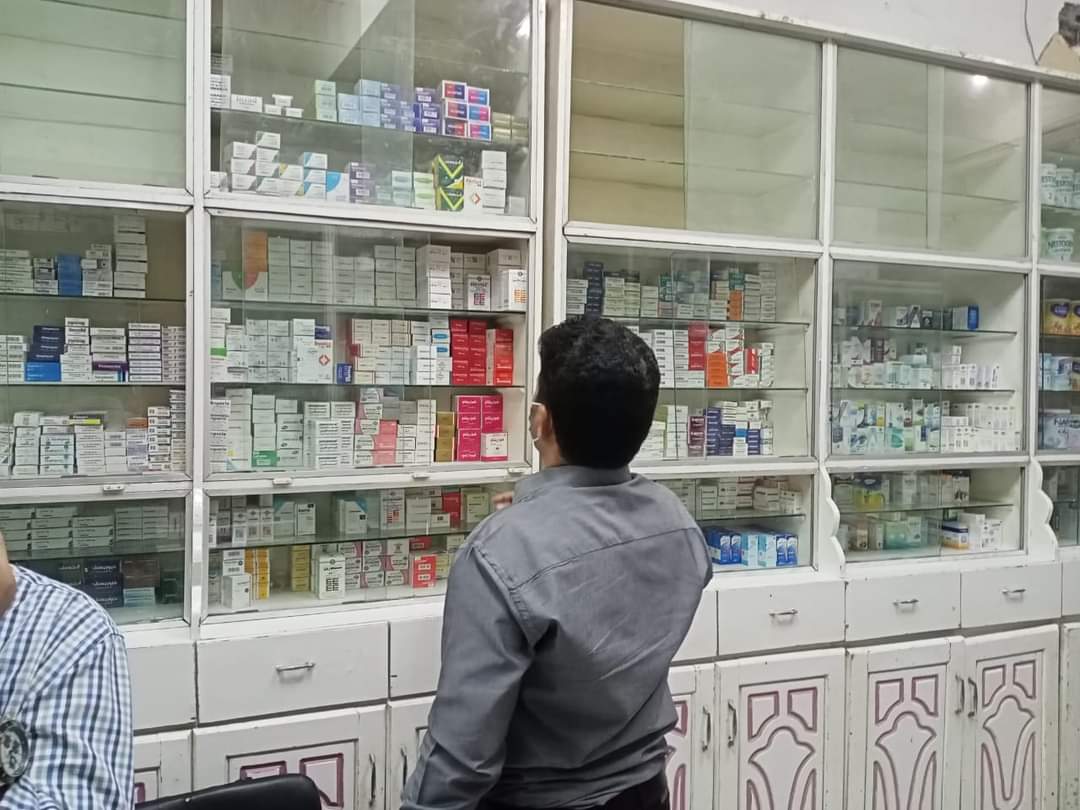 ضبط صيدليتين داخلهما أدوية وألبان أطفال منتهية الصلاحية