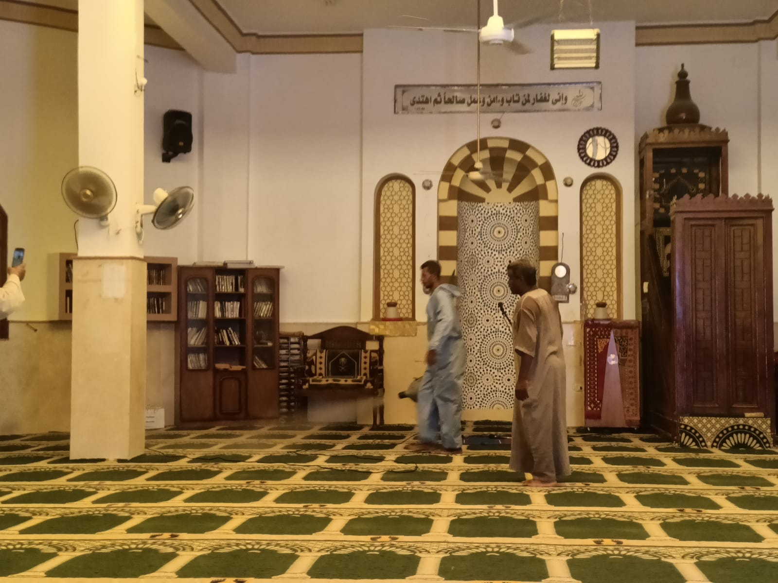 تعقيم وتطهير المساجد بالبحر الأحمر