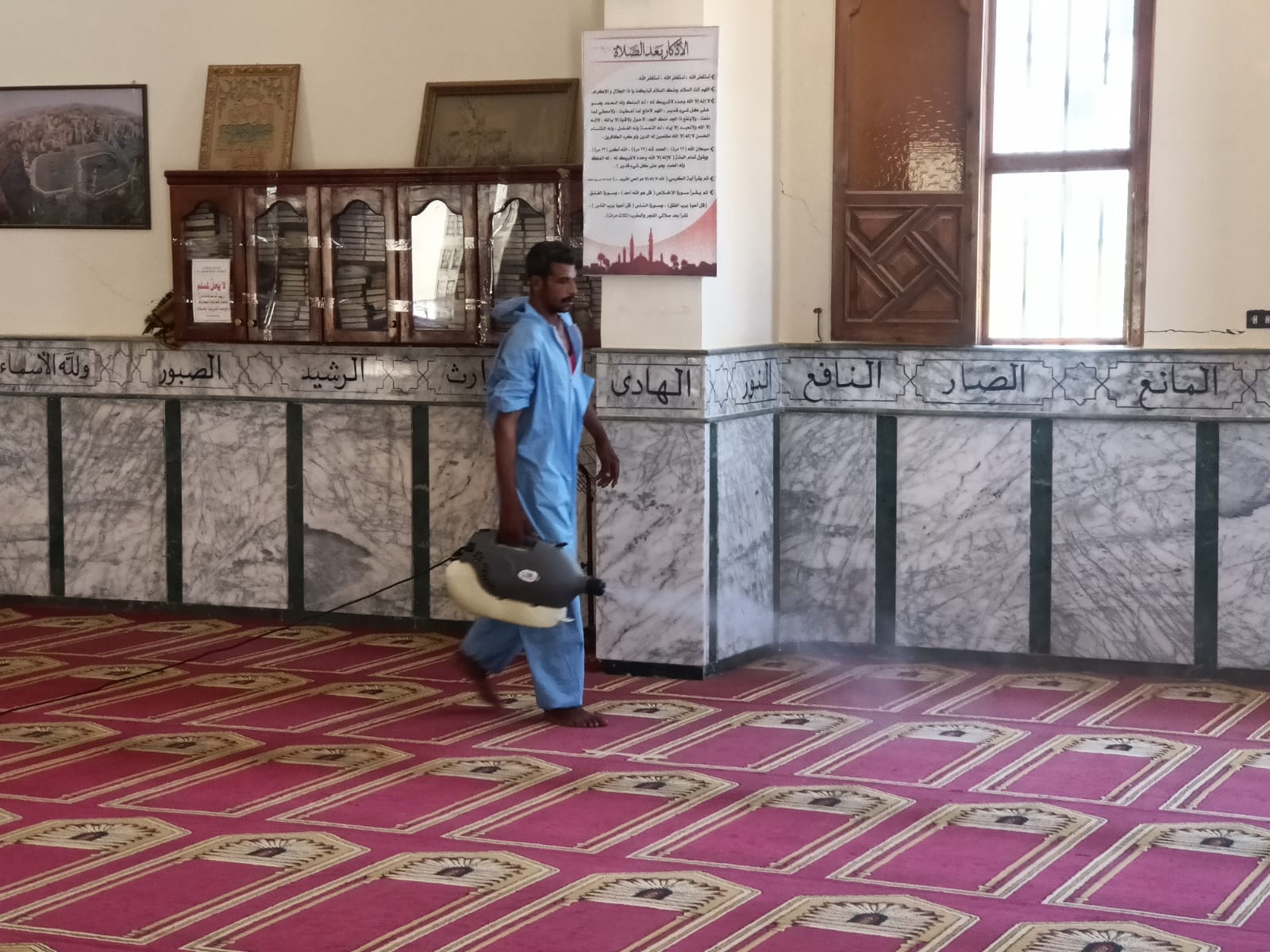 تعقيم وتطهير المساجد بالبحر الأحمر