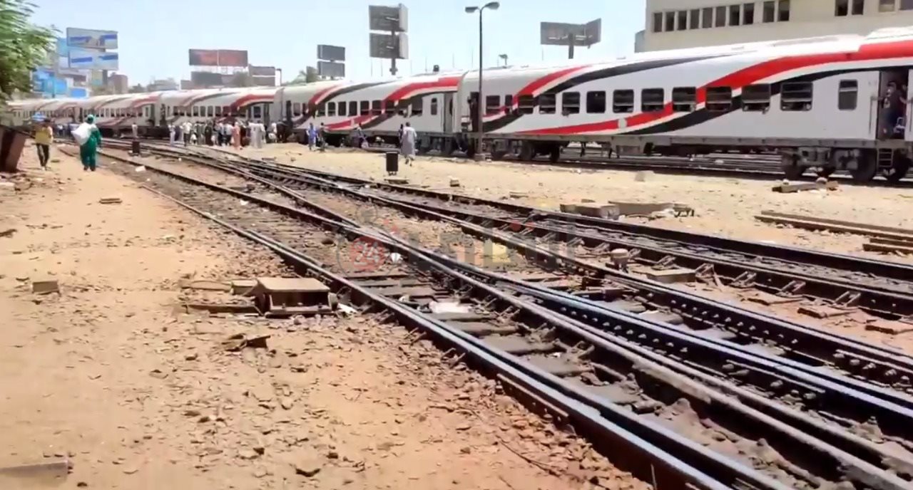  خروج عربيتين ركاب روسية من قطار الصعيد بمحطة مصر