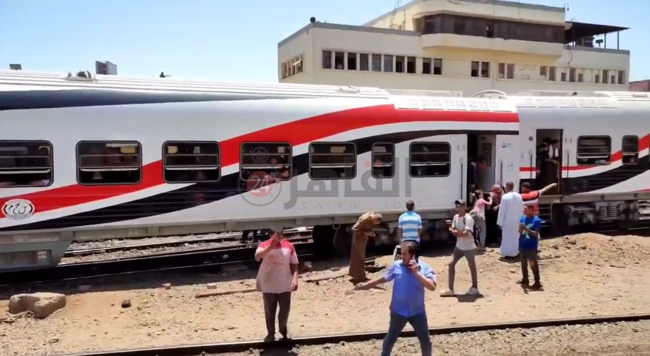  خروج عربيتين ركاب روسية من قطار الصعيد بمحطة مصر