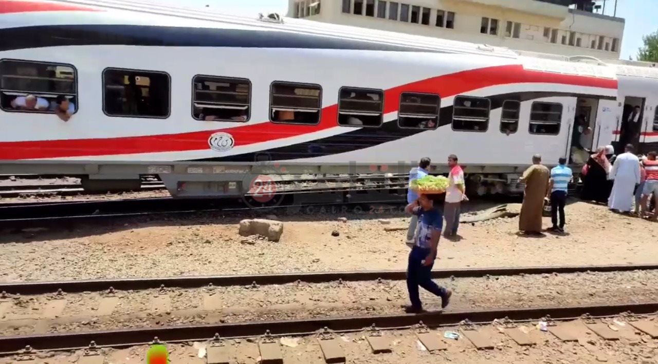  خروج عربيتين ركاب روسية من قطار الصعيد بمحطة مصر