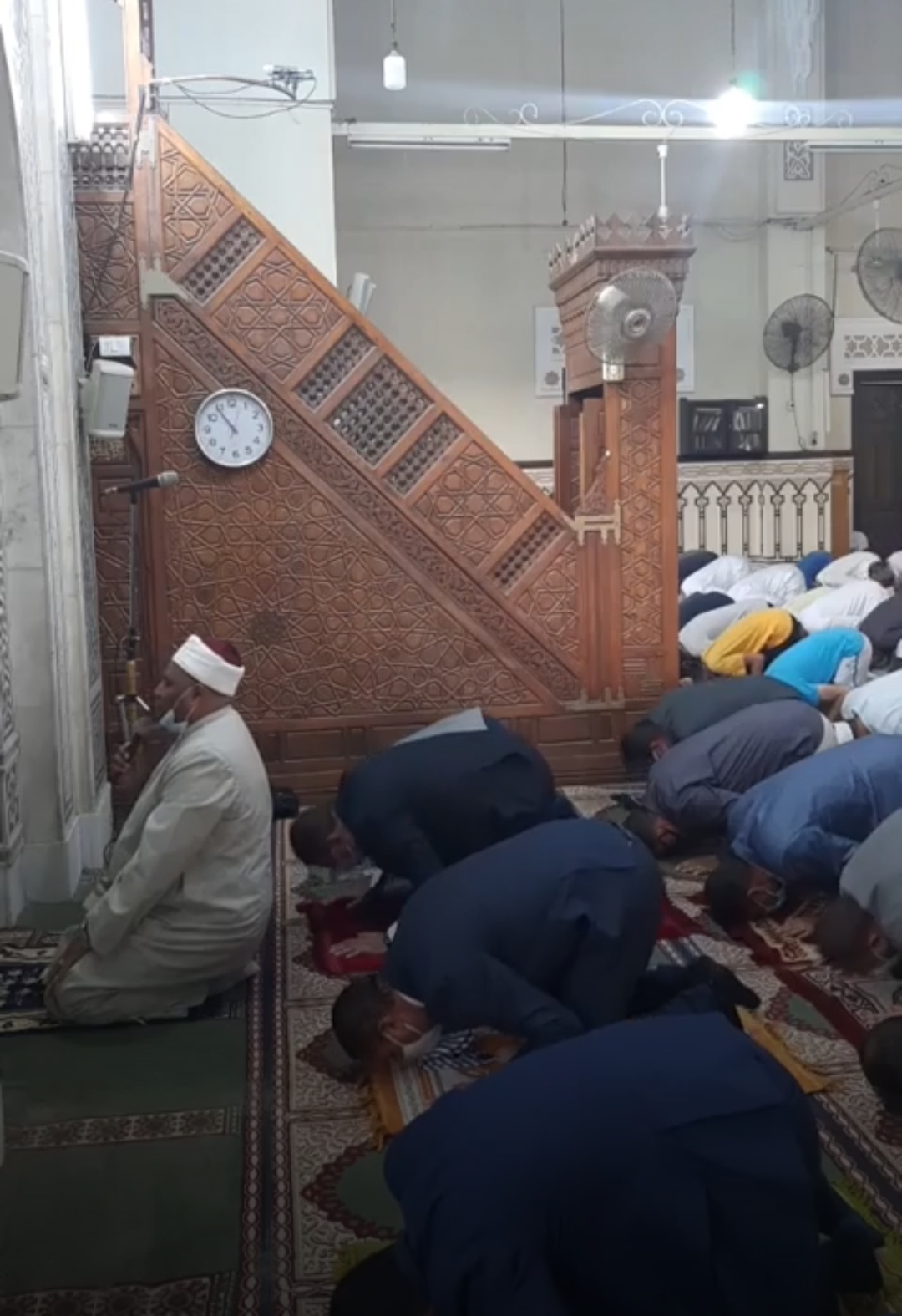 محافظ الفيوم يؤدي صلاة عيد الأضحى بمسجد ناصر