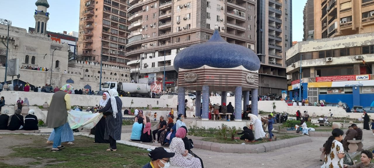 الآلاف يؤدون صلاة العيد بمساجد الإسكندرية