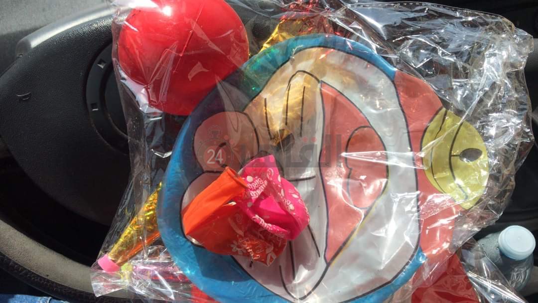 هدايا على الأطفال عقب الانتهاء من مسجد الميناء بالغردقة