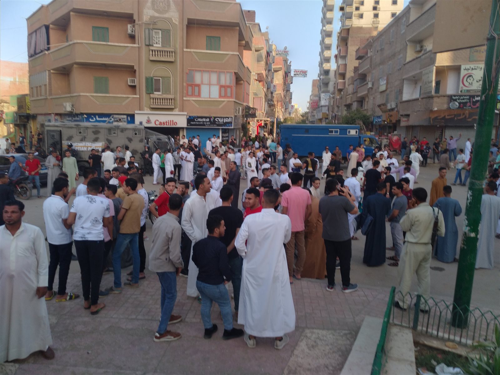 إزدحام وتكدس المواطنين بشوارع أسيوط 