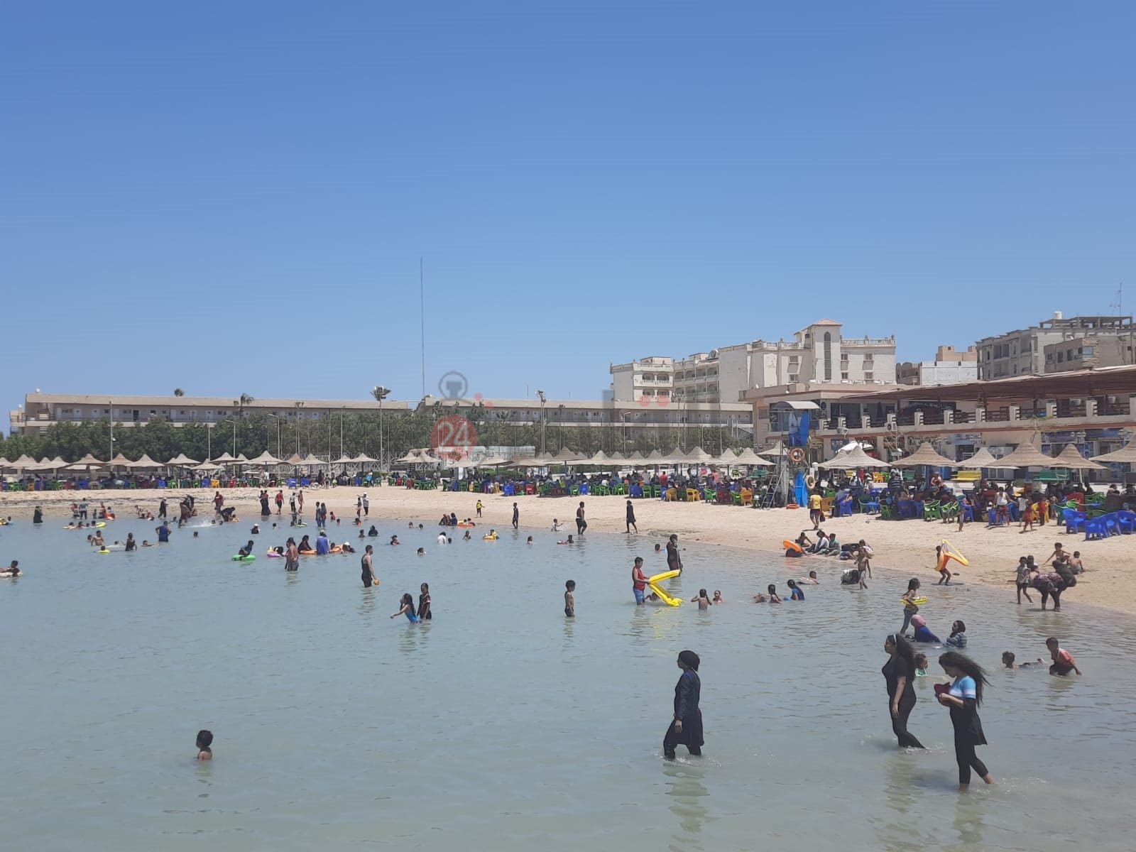 زحام على شواطئ الغردقة