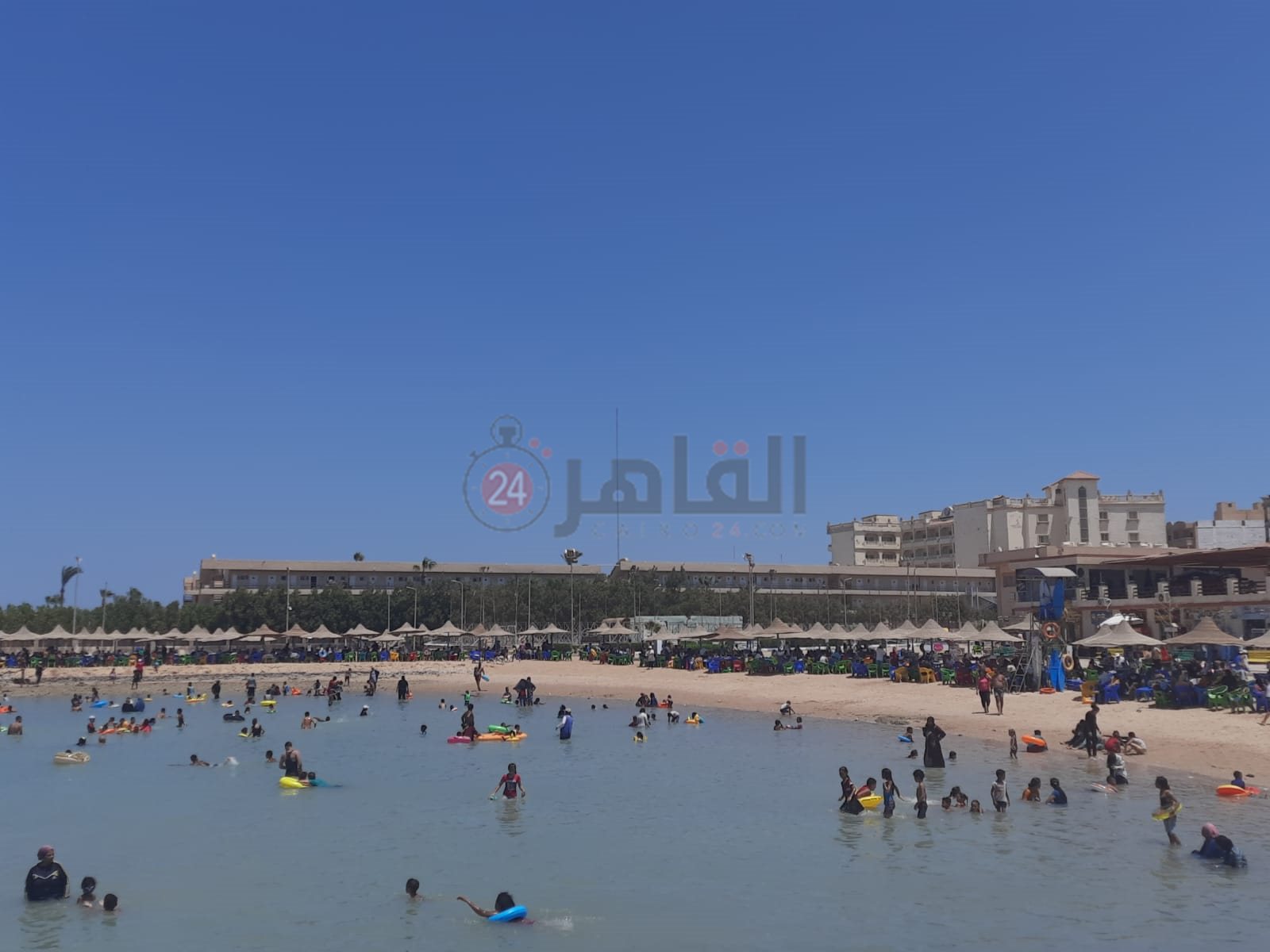 زحام على شواطئ الغردقة