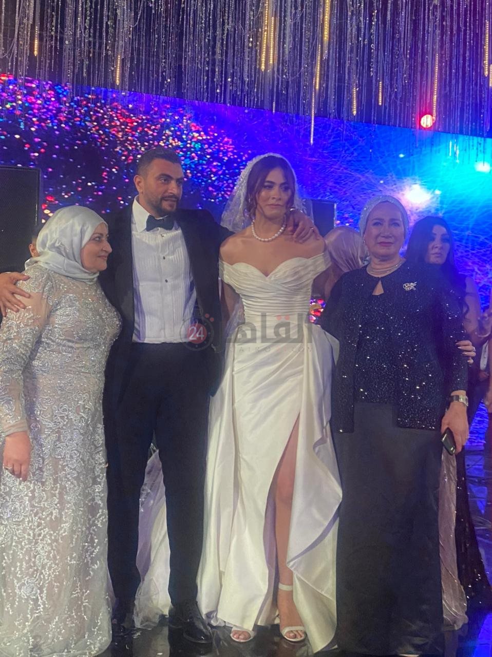 والدة العريس والعروسة في زفاف الفنانة هاجر أحمد