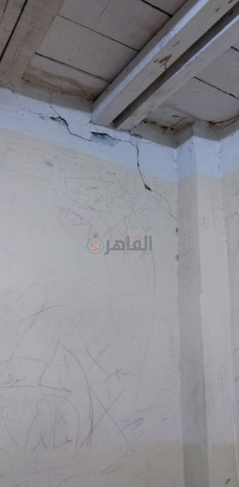 المنزل آيل للسقوط 00