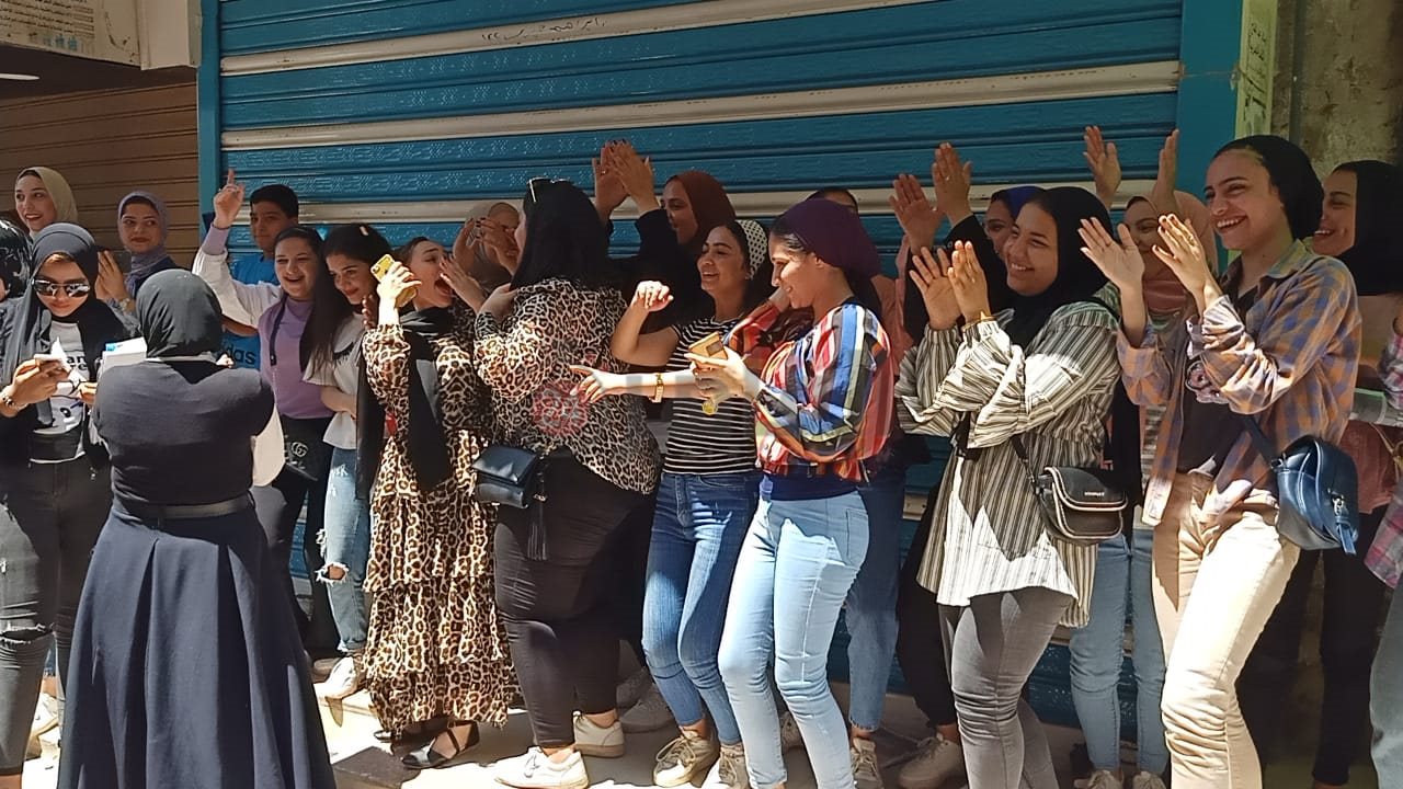 إحتفالات طالبات الثانوية العامة ببورسعيد 