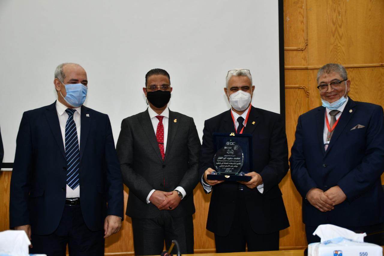 انطلاق الجلسة الأولى لمؤتمر طب الأسنان الأول