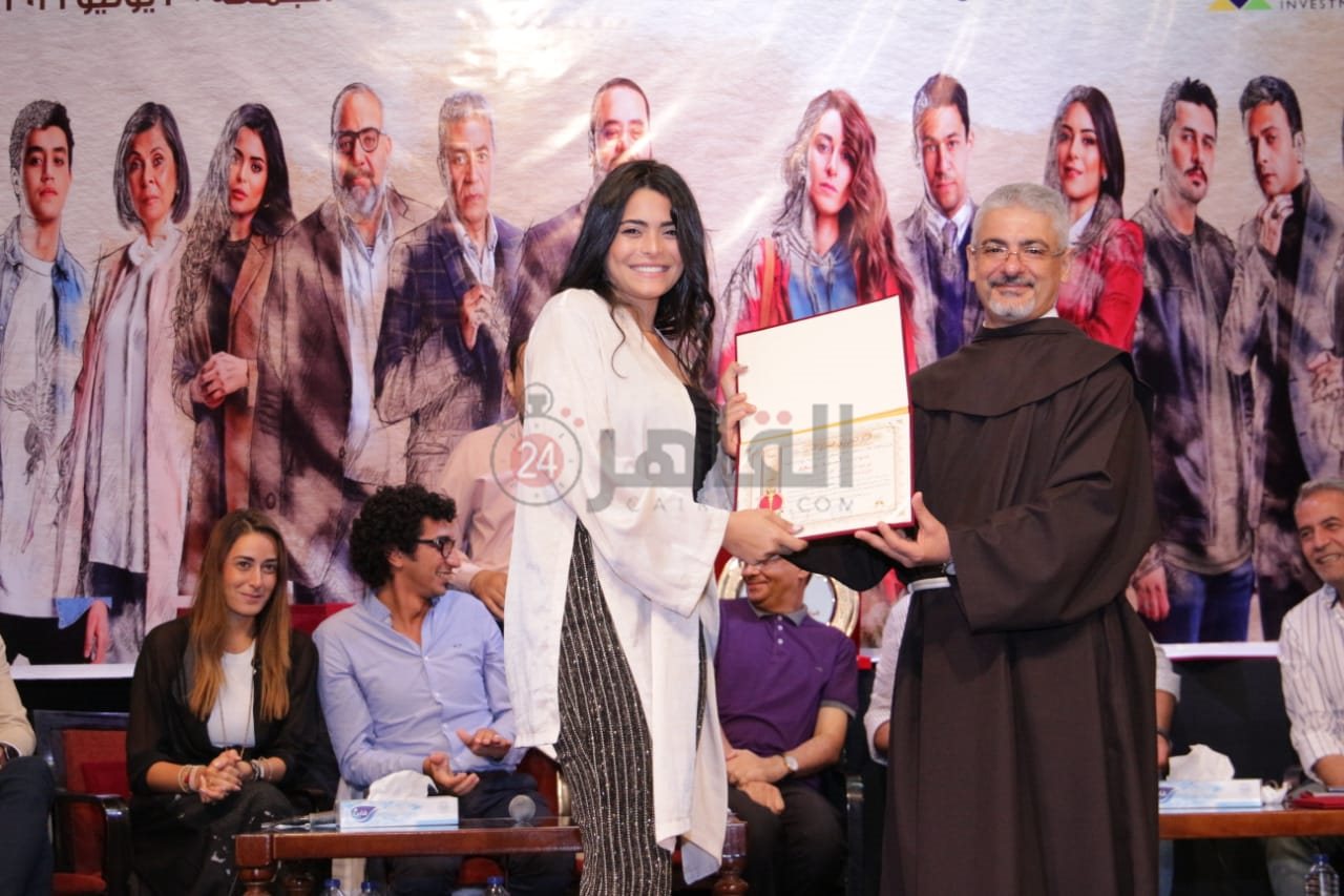 تكريم أبطال مسلسل خلي بالك من زيزي