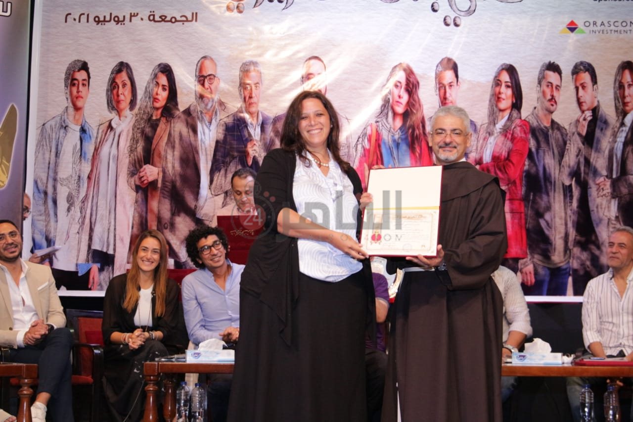 تكريم أبطال مسلسل خلي بالك من زيزي