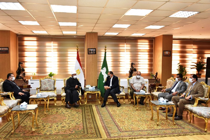 محافظ الشرقية يلتقي مستشار رئيس الجمهورية للشؤون الدينية 02