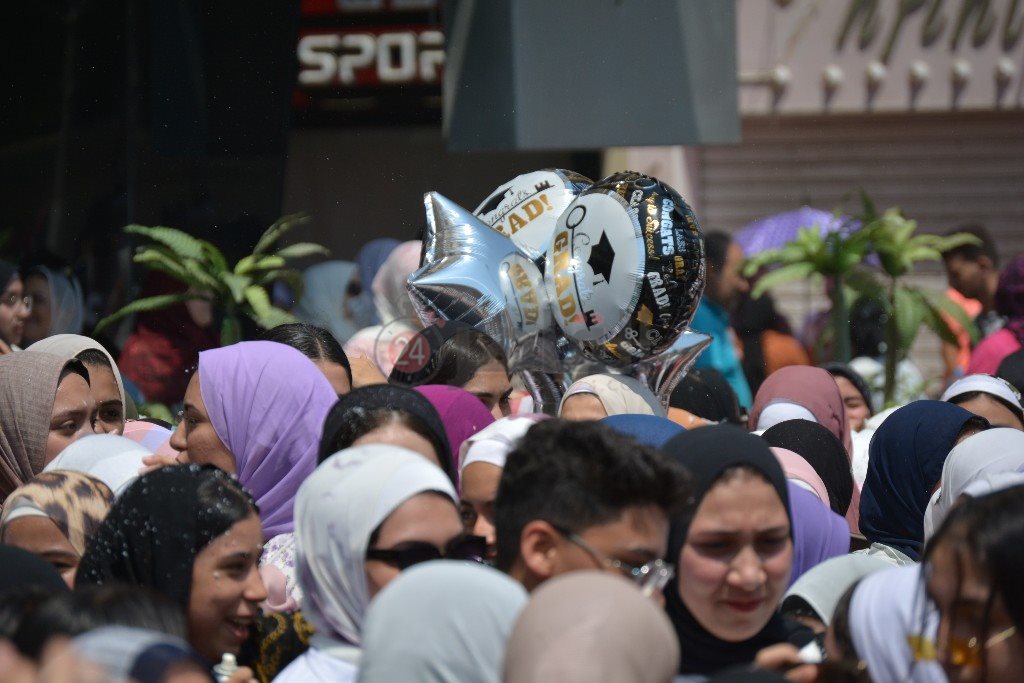 بلالين في احتفالات الثانوية العامة