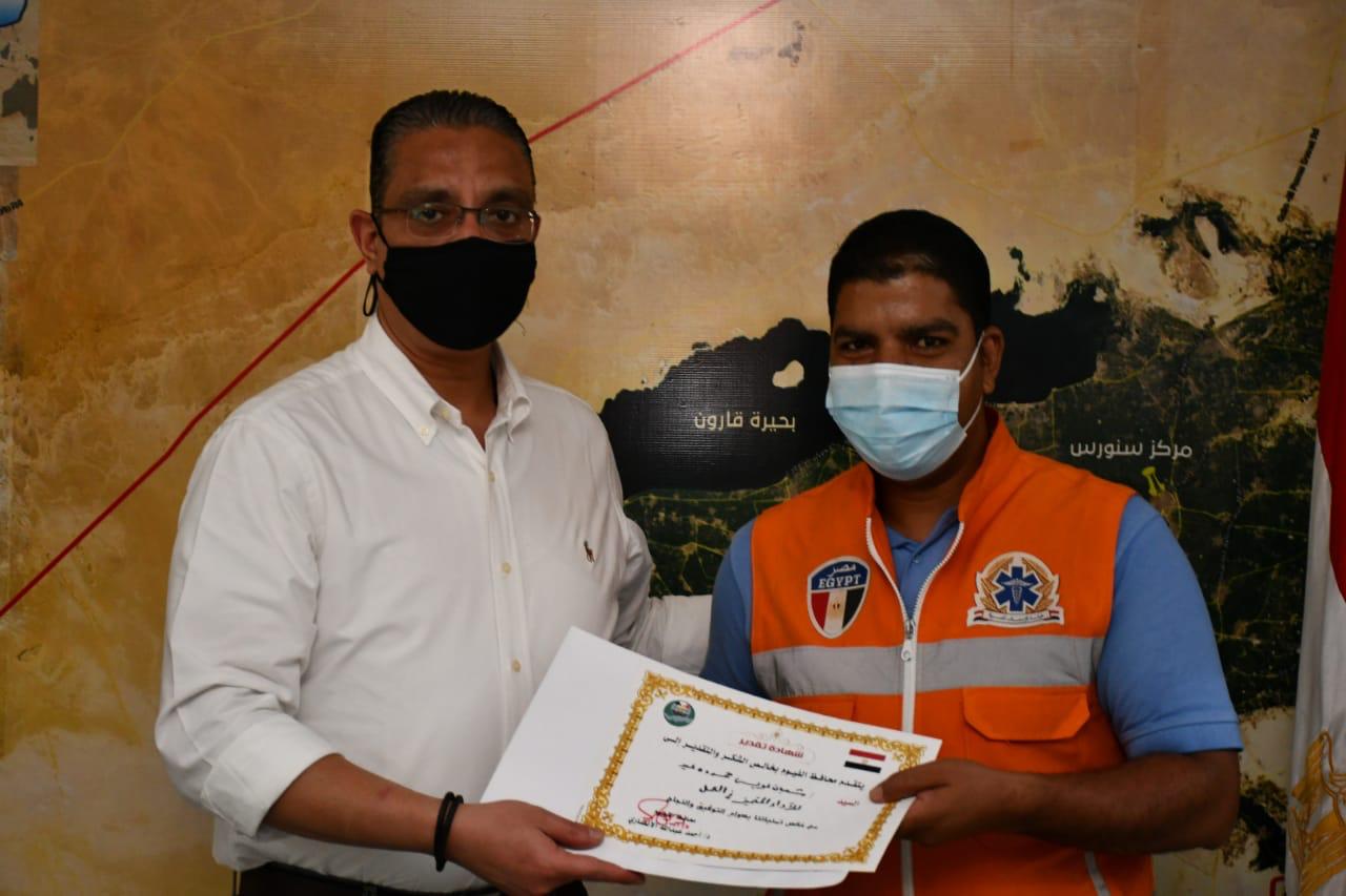 محافظ الفيوم يكرم المتميزين من فرع هيئة الإسعاف بالمحافظة