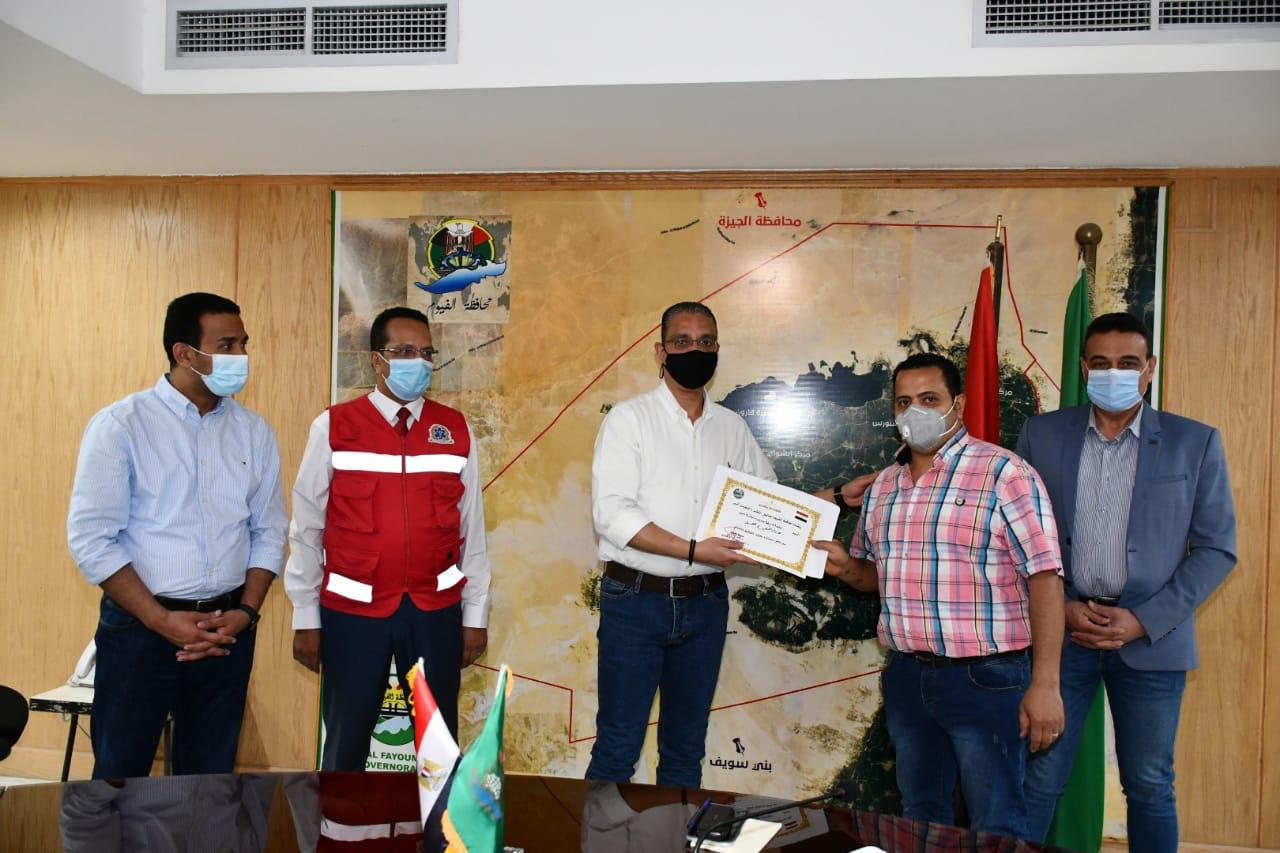 محافظ الفيوم يكرم المتميزين من فرع هيئة الإسعاف بالمحافظة