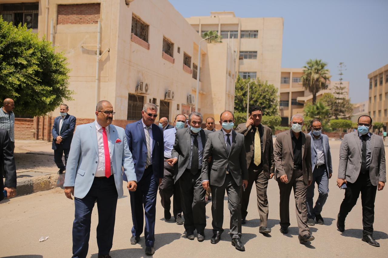 رئيس جامعة الزقازيق يفتتح وحدة الميكروسكوب الإلكترونية بكلية العلوم 07