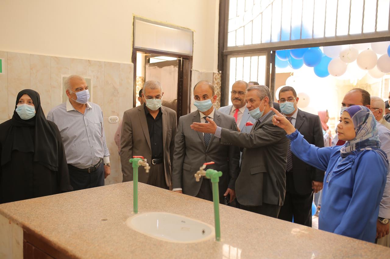 رئيس جامعة الزقازيق يفتتح وحدة الميكروسكوب الإلكترونية بكلية العلوم 09