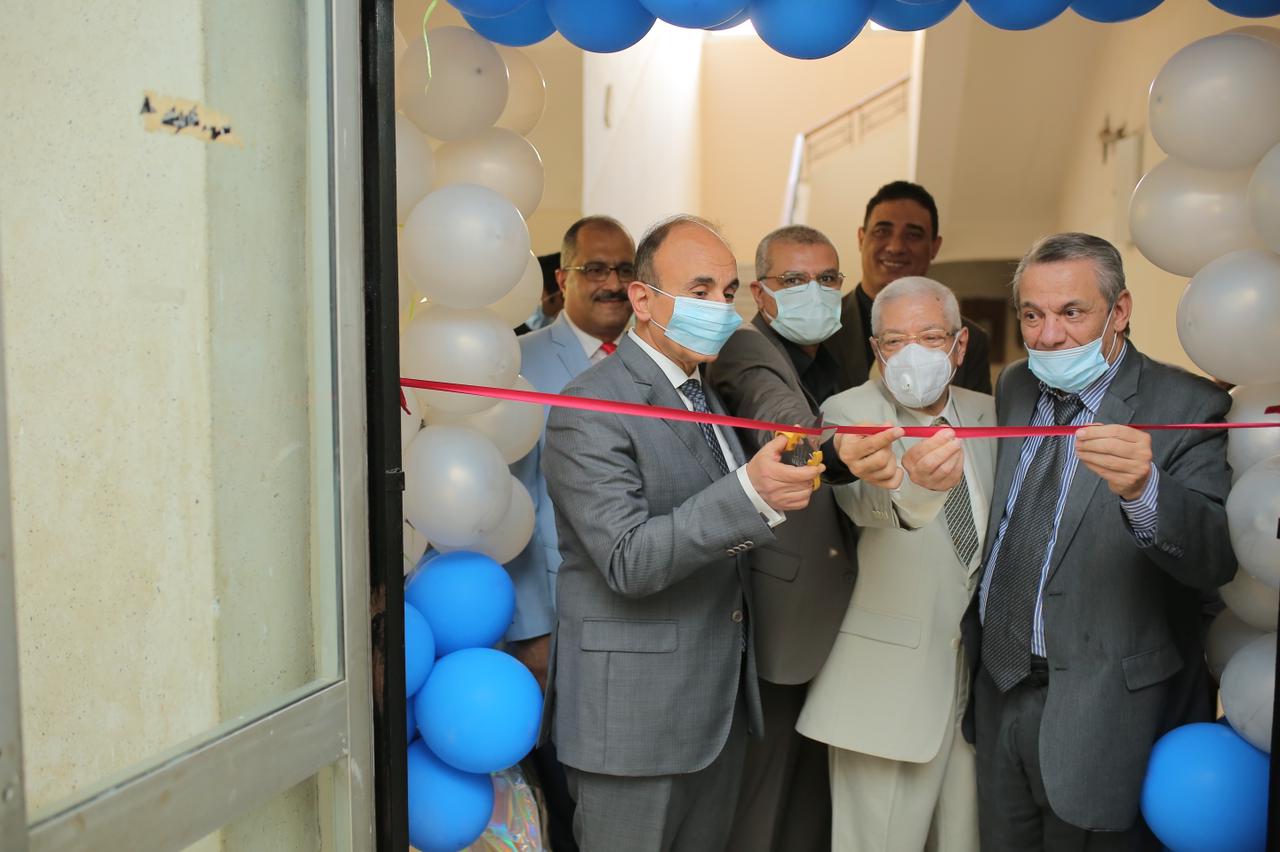 رئيس جامعة الزقازيق يفتتح وحدة الميكروسكوب الإلكترونية بكلية العلوم