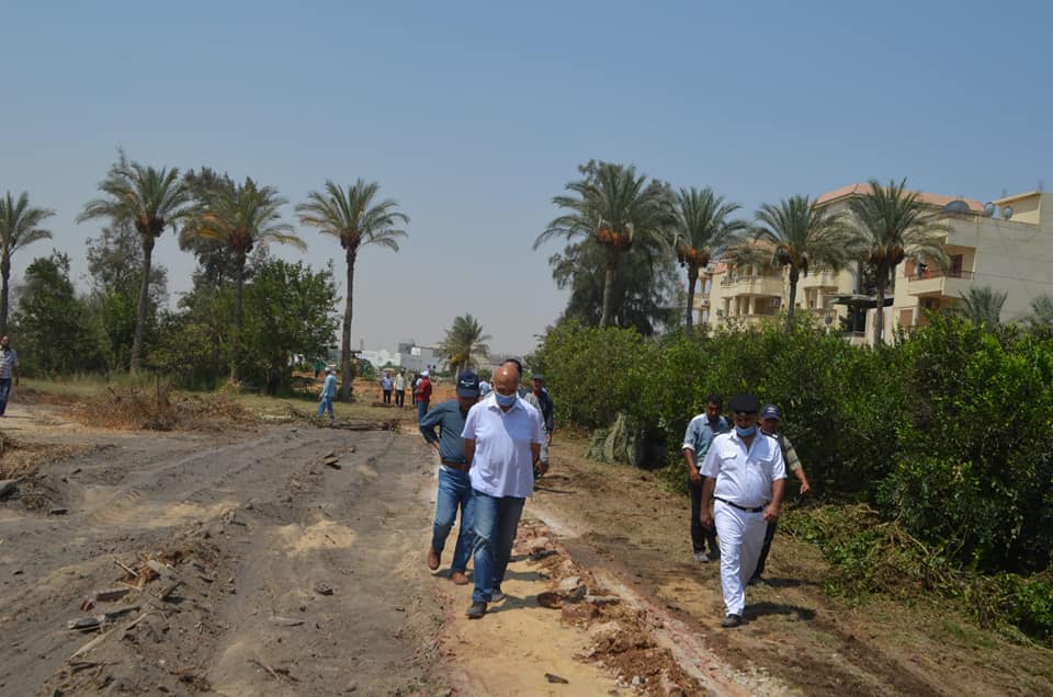 رئيس جهاز العاشر من رمضان يقود حملة لإزالة التعديات