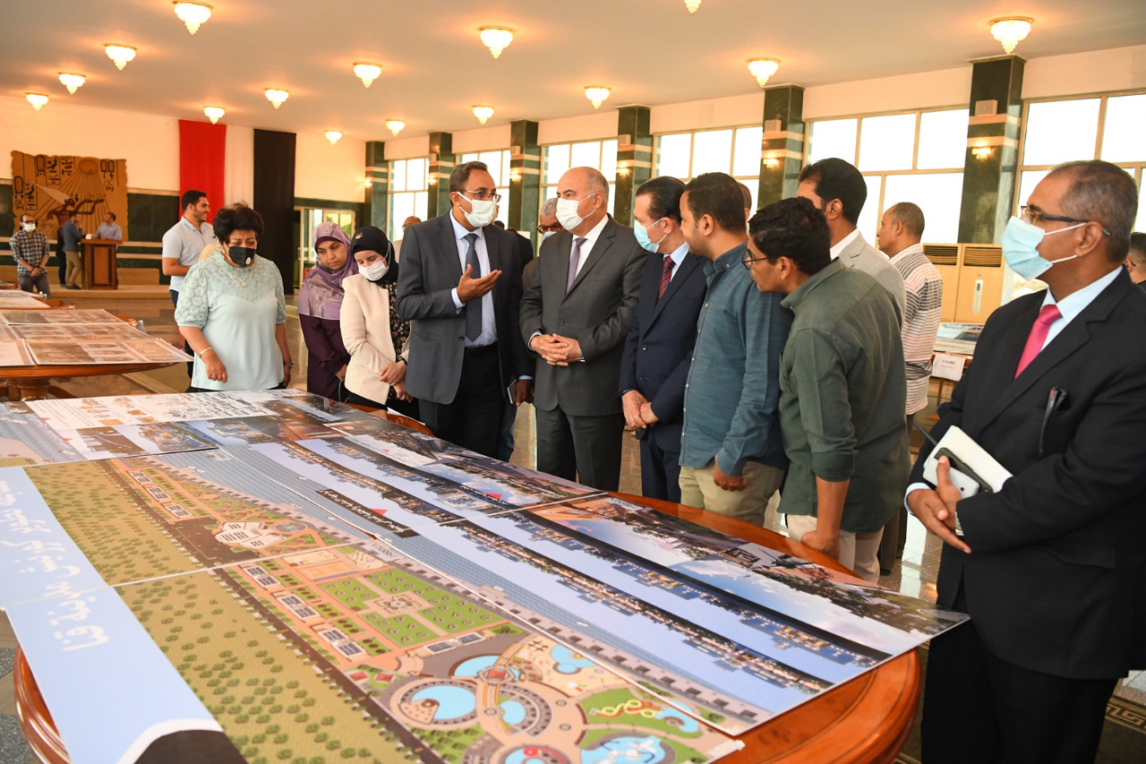 محافظ قنا يعلن فوز ثلاث متسابقين في مسابقة اختيار افضل تصميم مقترح لمشروع تطوير كورنيش النيل بمدينة قنا 