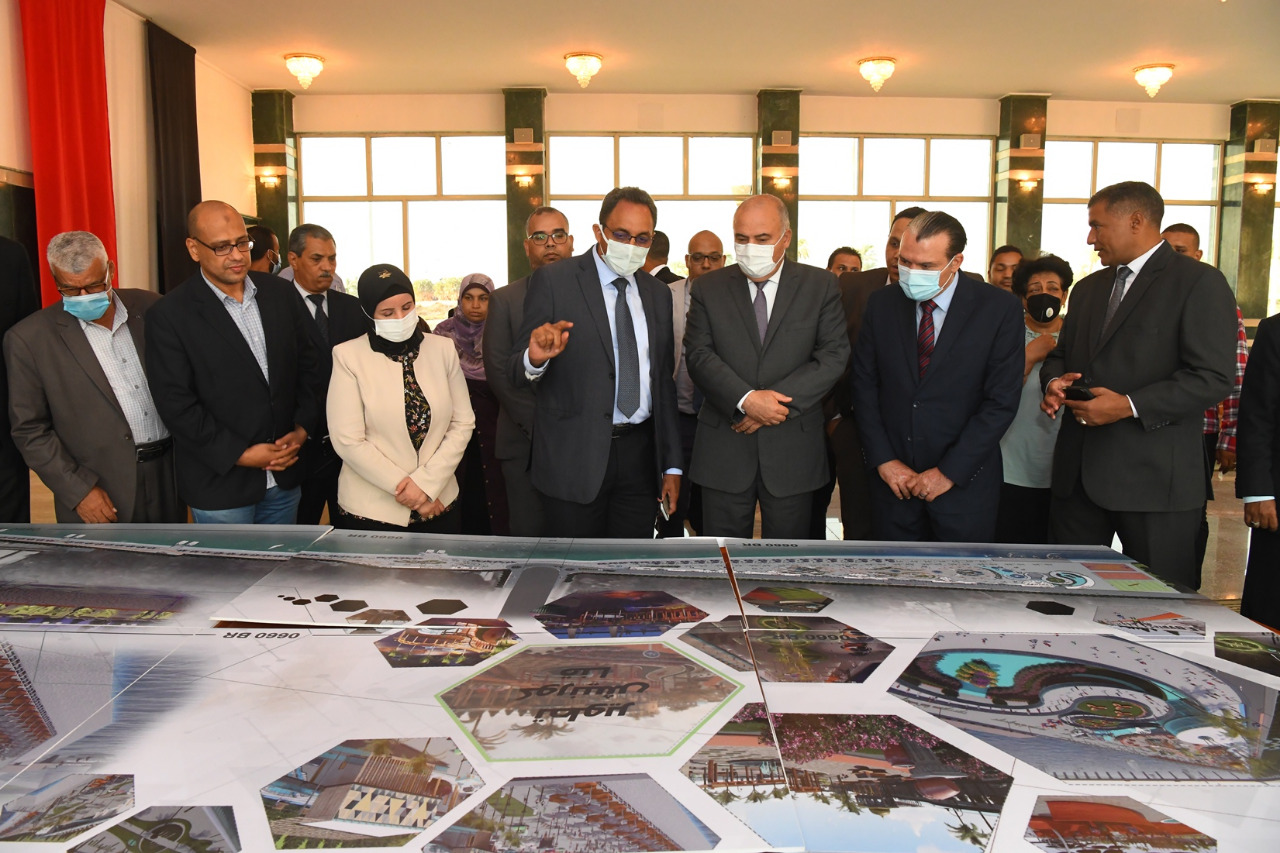 محافظ قنا يعلن فوز ثلاث متسابقين في مسابقة اختيار افضل تصميم مقترح لمشروع تطوير كورنيش النيل بمدينة قنا 