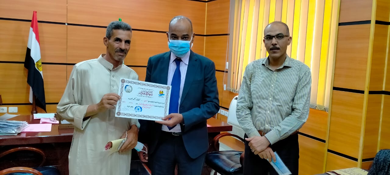 وكيل تعليم الفيوم يكرم مسئولي استراحات الثانوية العامة