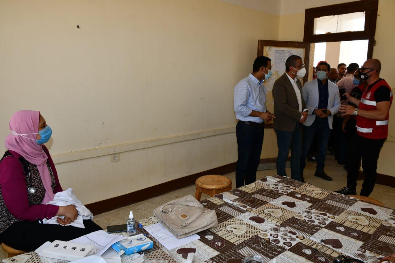 محافظ الفيوم يتفقد أعمال حياة كريمة