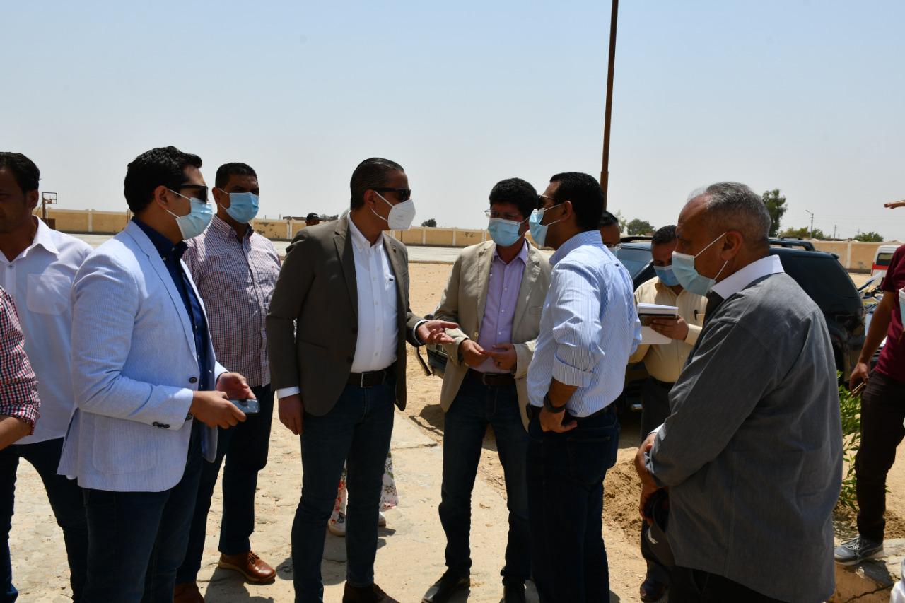 محافظ الفيوم يستمع لشكاوى المواطنين