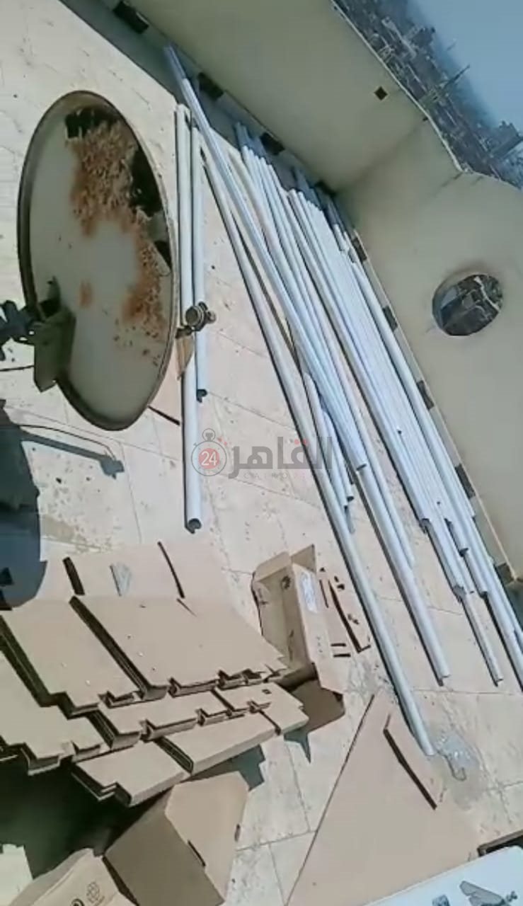جانب من المعدات الخاصة بتركيب شبكة محمول أعلى العقار 03