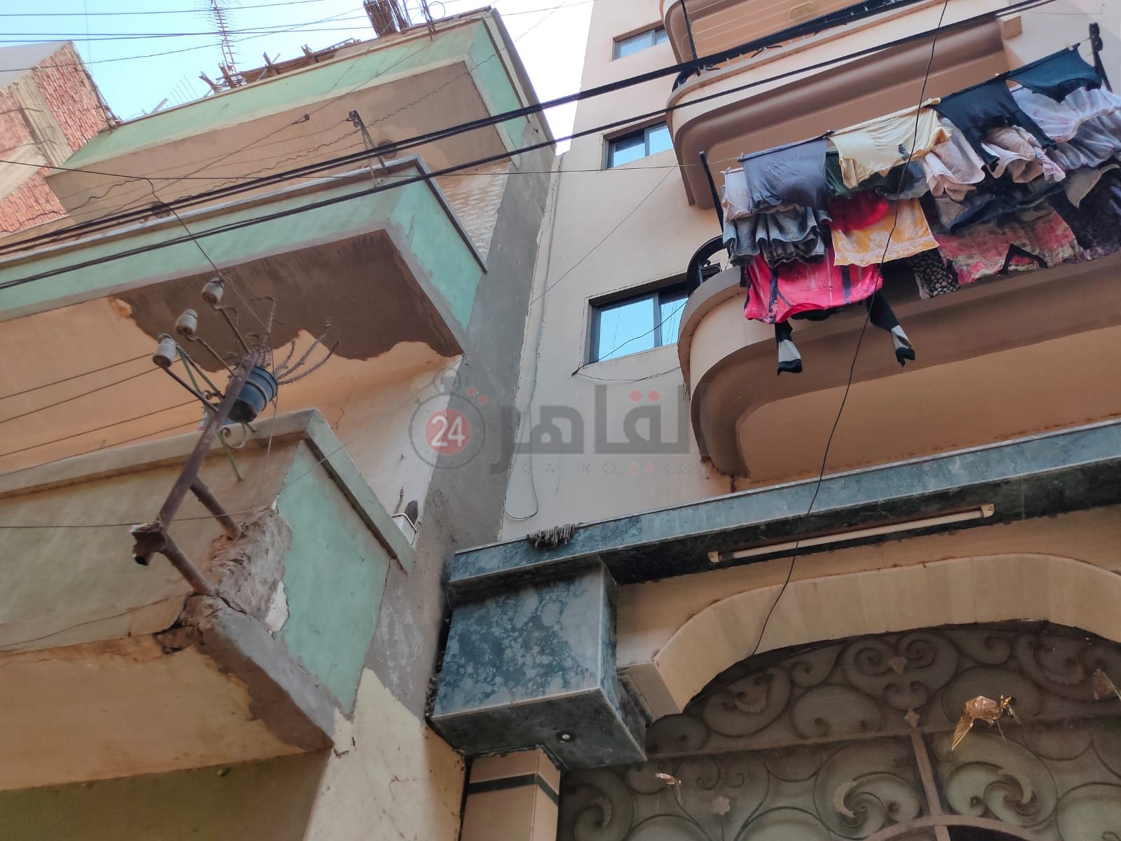 البرج الآيل للسقوط