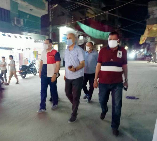 محافظ الشرقية خلال جولته بشوارع أبو حماد 3