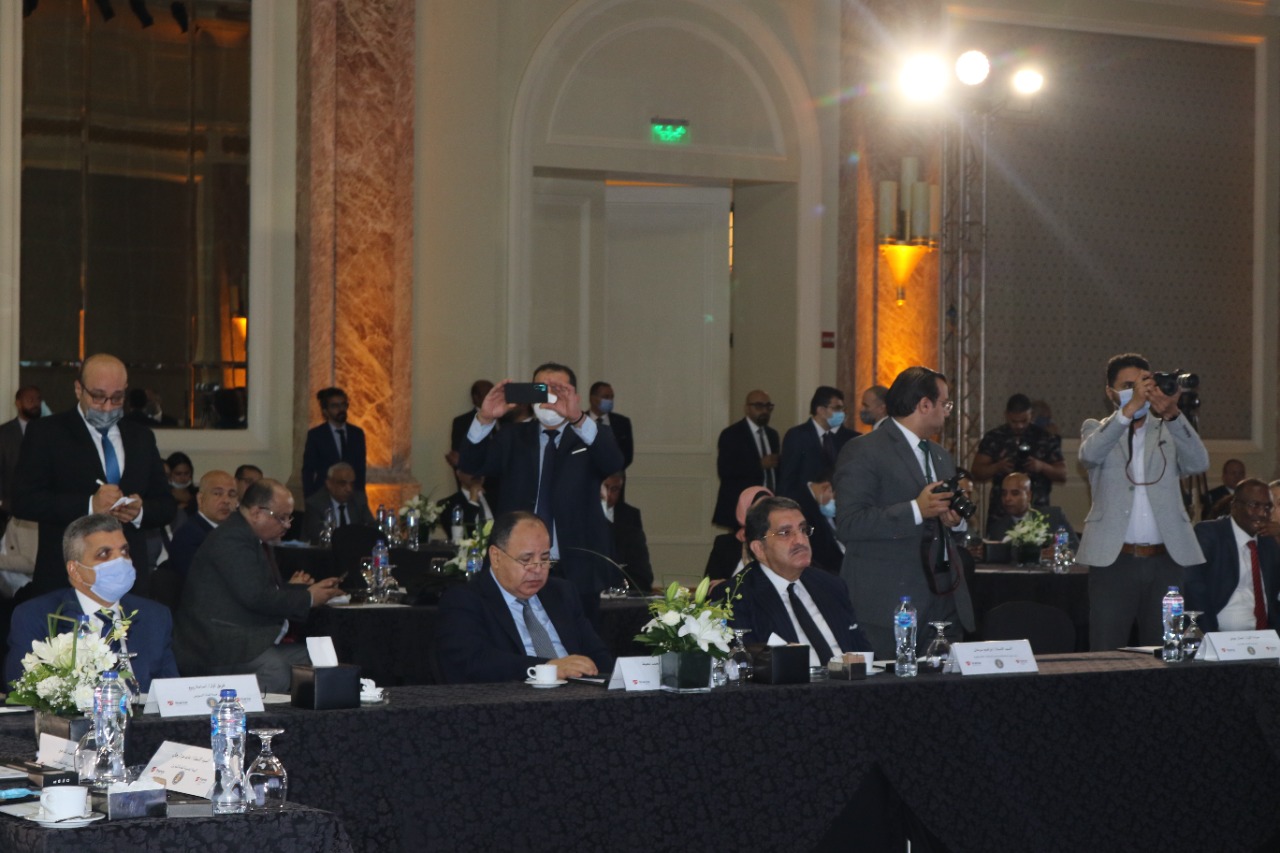 مؤتمر وزير المالية8