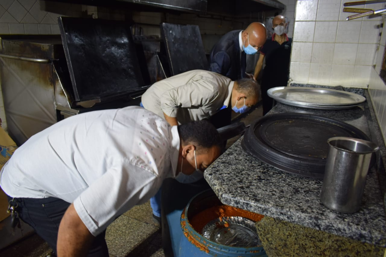 حملة تفتيشية على المطاعم بالزقازيق 5