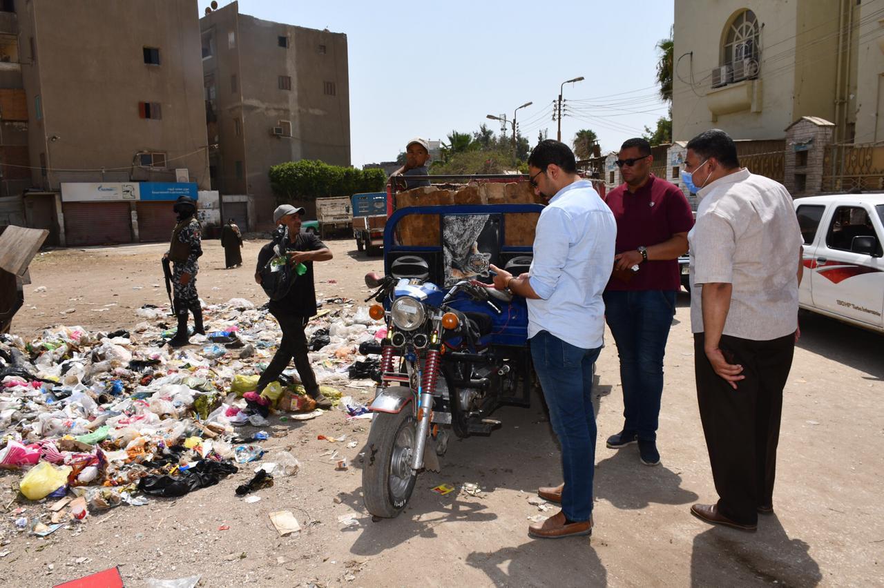 محافظ الفيوم يُفاجئ أحياء المدينة للتأكد من النظافة العامة