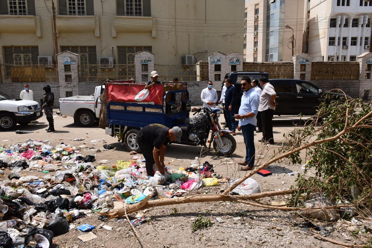 محافظ الفيوم يُفاجئ أحياء المدينة للتأكد من النظافة العامة