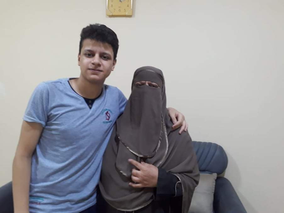 عمر ووالدته