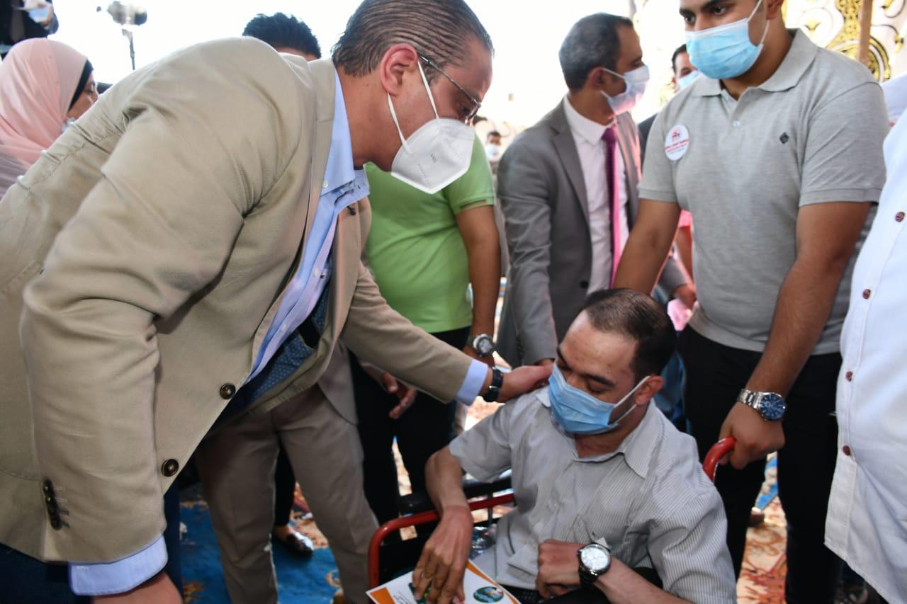 محافظ الفيوم يتفقد أعمال القافلة الطبية التنموية