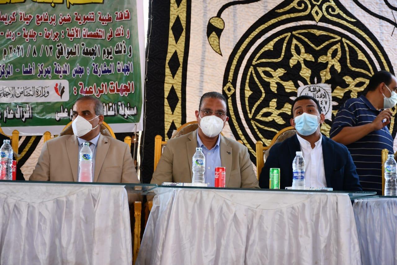 محافظ الفيوم يتفقد أعمال القافلة الطبية التنموية