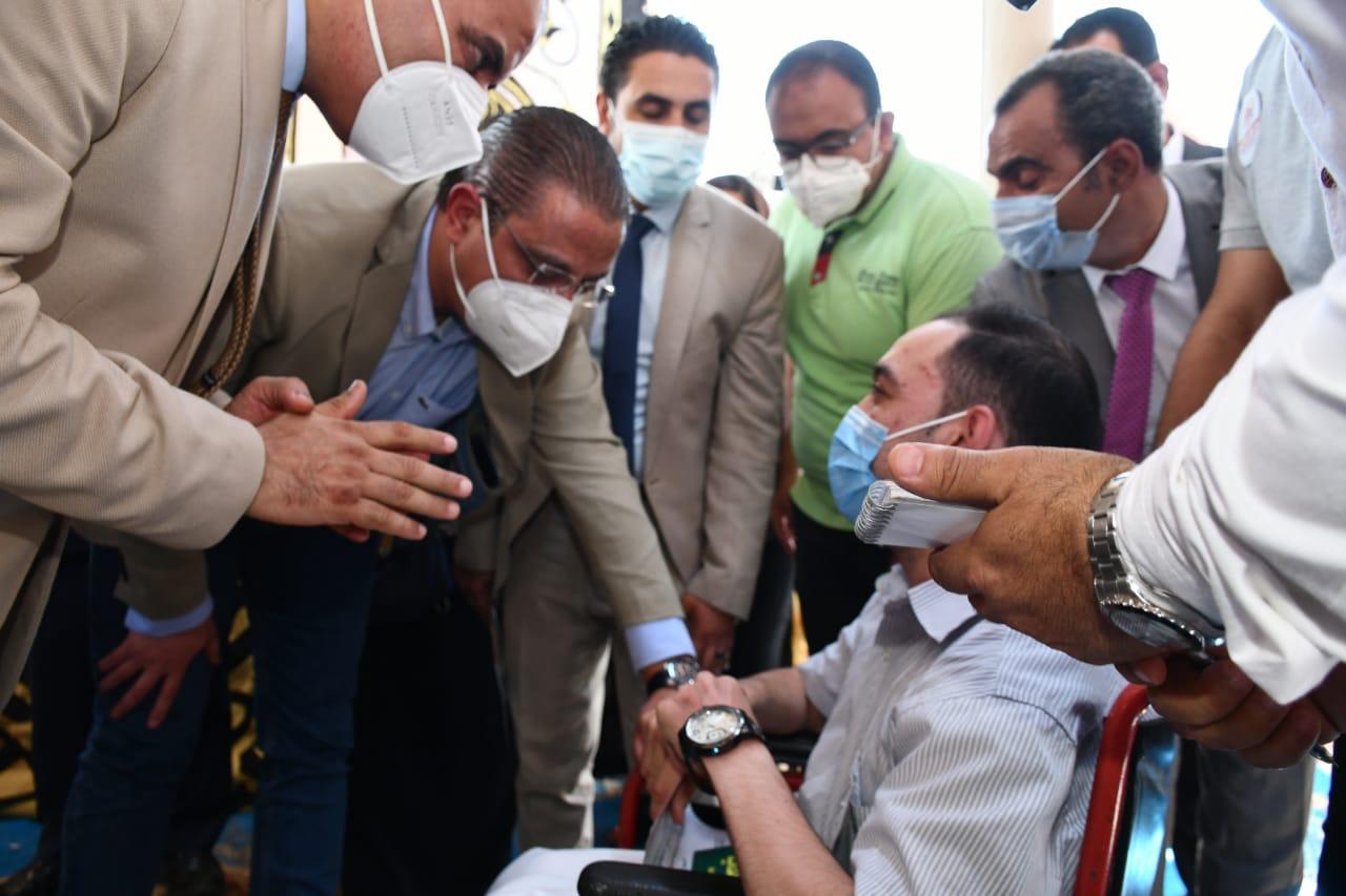 محافظ الفيوم يتفقد أعمال القافلة الطبية التنموية